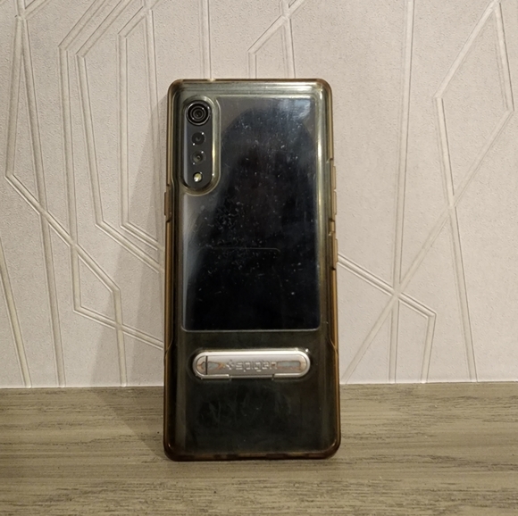 LG Velvet with case - Picture 4 of 12